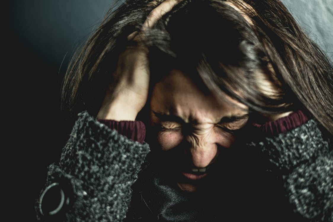 A woman having headache