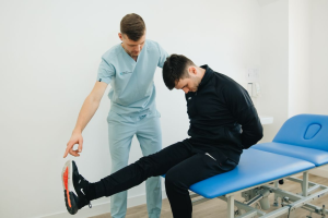 An image shows a chiropractor examining a patient experiencing sciatic pain in his leg.